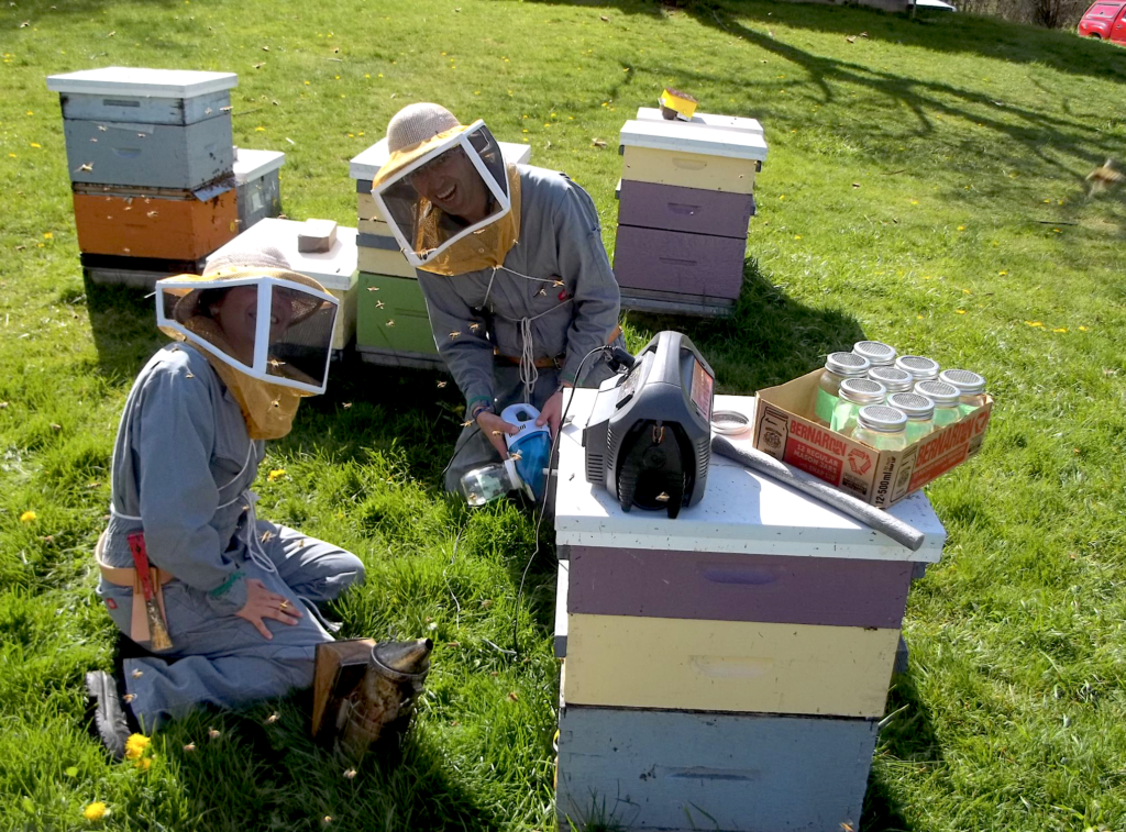 Community Beekeeping Project Community Volunteers – Honey Bee Research Centre