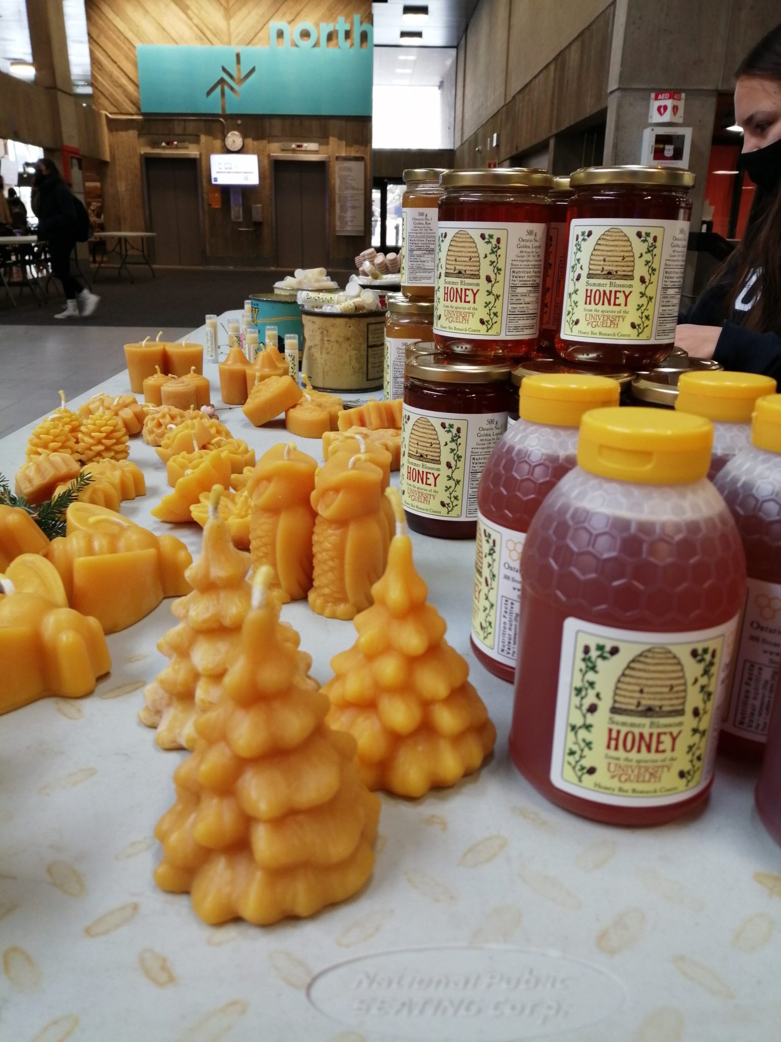 The University of Guelph Apiculture Club Honey Bee Research Centre